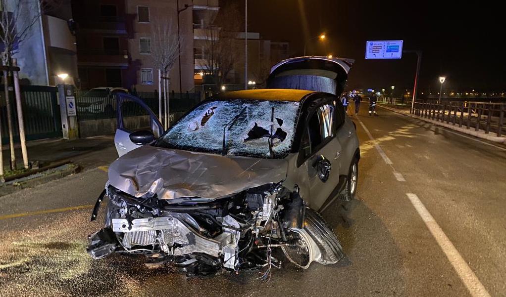 Immagine per Perde il controllo dell'auto sulle rive, due feriti nella notte a Grado
